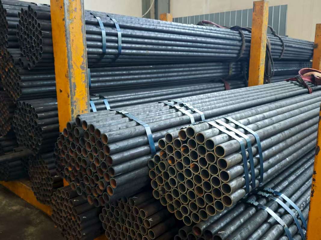 Tabung Boiler Seamless Baja Karbon ASTM A106 DIN17175